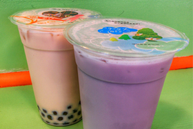 Bubble Tea au taro et Bubble tea thé noir au lait avec perles de Tapioca de chez Bubble Stop